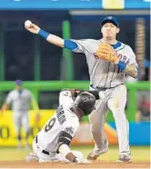  ?? ERIC ESPADA/GETTY IMAGES ?? New York’s Asdrubal Cabrera throws to first base to complete a third-inning double playWednes­day night.