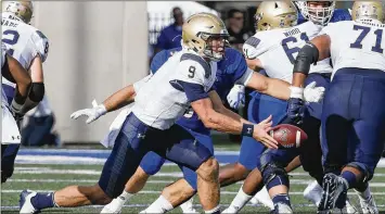  ?? SUE OGROCKI / AP ?? Navy quarterbac­k Zach Abey has rushed for 1,016 yards and 12 touchdowns this season.