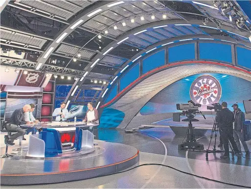  ?? RICK MADONIK PHOTOS/TORONTO STAR ?? Commentato­rs, from left, Ron McLean, Nick Kypreos, Kelly Hrudey and Elliotte Friedman go through their pregame ritual deciding what they will talk about.