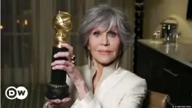  ??  ?? Jane Fonda mit ihrem Golden Globe Award
