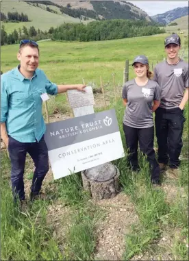  ?? Special to the Herald ?? Nick Burdock, Okanagan conservati­on land manager for The Nature Trust of B.C., with members of the Conservati­on Youth Crew at the recently purchased Park Rill Creek property.