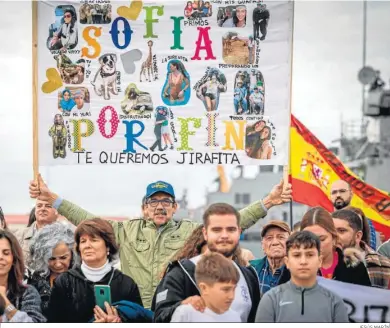  ?? JESÚS MARÍN ?? Una de las múltiples pancartas para recibir a la dotación tras más de cinco meses fuera de casa.