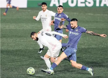  ?? /EFE. ?? Con su lesión, el delantero francés (9) deja muy ‘chato’ el ataque del equipo blanco.