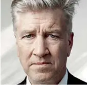  ??  ?? Sopra: un ritratto del regista statuniten­se David Lynch. In alto: un fotogramma tratto dal seminale
L’invasione degli ultracorpi di Don Siegel (1956).