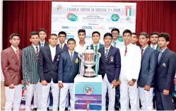  ??  ?? The team captains with the Trophy at the launch