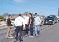  ??  ?? TRÁFICO. El accidente ocurrió en Vito Alessio Robles, casi al llegar al Periférico.