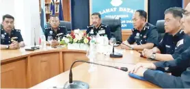  ??  ?? Ramli (tohu gibang) songovian upisol vanan pulis id pitimbunga­kan abal dii.