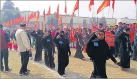  ?? HT PHOTO ?? Burqaclad students taking out a parade against triple talaq during the CM’s programme in Gorakhpur ▪ on Monday.