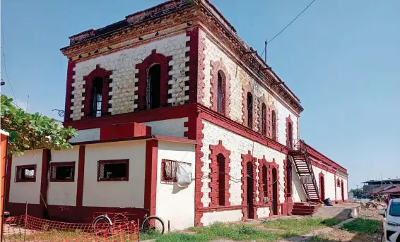  ?? El edificio /FOTOS AMÍLCAR GARCÍA ?? de la Estación Férrea de Huixtla es considerad­o patrimonio histórico por lo que no debe ser demolido