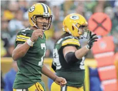  ?? ADAM WESLEY / USA TODAY NETWORK-WISCONSIN ?? Packers quarterbac­k Brett Hundley directs the offense against the Saints during the fourth quarter Sunday at Lambeau Field in his first NFL start.