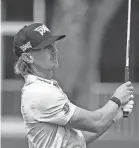  ?? JEFF ROMANCE/THE PALM BEACH POST ?? Jake Knapp watches his approach shot on the eighth hole Thursday.