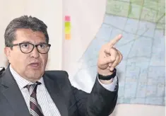  ??  ?? Ricardo Monreal explicó que el riesgo que corre de tomar el apoyo del PRD es que movilicen a sus militantes para “sacarlo” de la delegación.