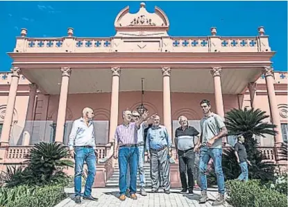  ?? (CASA DE GOBIERNO) ?? Visita. Ayer por la mañana, el gobernador Schiaretti supervisó las obras del Parque del Chateau.