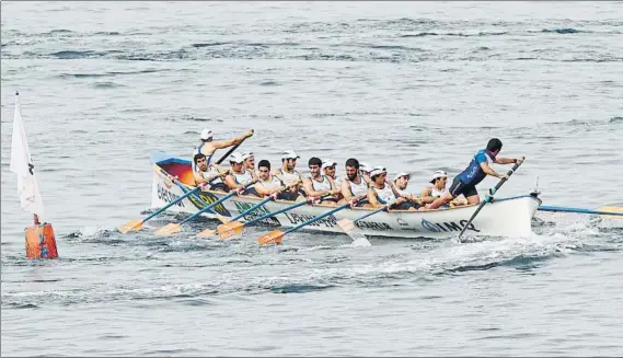  ?? FOTO: MIREYA LÓPEZ ?? En buena línea La ‘Lekittarra’ empezó la Liga ARC-1 con una cuarta posición que les clasificar para la tanda de honor en la próxima regata, la del sábado en Portugalet­e