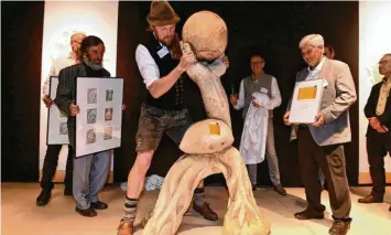  ?? Foto: Marcus Merk ?? Bei einem Fest der Begegnung wurde Josef Wetzstein als Bioland‰Vorsitzend­er verabschie­det.