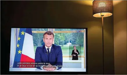  ??  ?? Emmanuel Macron, lors de l’allocution sur l’épidémie depuis l’Elysée et retransmis­e en direct à la télé, le 14 juin.