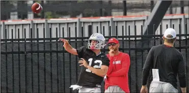  ?? DAVID JABLONSKI / STAFF ?? Ohio State quarterbac­k Gunnar Hoak throws a pass at the first practice of the season on Friday at the Woody Hayes Athletic Center in Columbus. Hoak spent three seasons at Kentucky before transferri­ng.