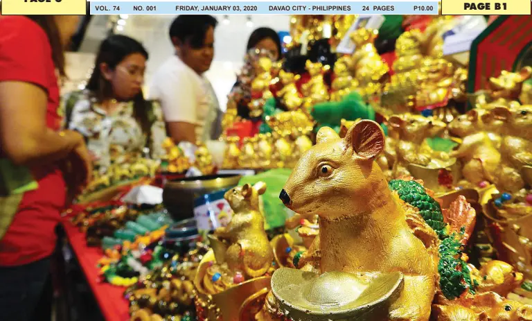  ??  ?? SHOPPERS check rat figurines at SM City Davao for the incoming Year of the Metal Rat. BING GONZALES