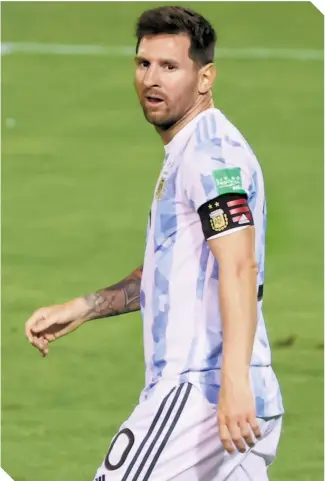  ??  ?? Messi no pudo jugar el sábado con París Saint Germain debido a que dos días antes lo hizo con la selección argentina, desde el otro lado del Océano Atlántico.