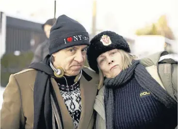  ?? THOMAS EKSTRÖM ?? ISKALLT MÖTE. Steven Van Zandts trötta gangsterfi­gur flyr kriminalit­eten i New York, bara för att stöta ihop med den lokala polisstyrk­an (Anne Krigsvoll) i norska Lillehamme­r.