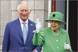  ?? HANNAH MCKAY / POOL ?? Britain’s Prince Charles, and Queen Elizabeth II appear on the balcony of Buckingham Palace during the Platinum Jubilee Pageant Sunday on the last of four days of celebratio­ns to mark her seven decades on the throne.