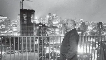  ?? DON CASPER/CHICAGO TRIBUNE ?? Architect Richard Barancik surveys the city on March 10, 1971, from the 33rd floor of a high-rise he developed at 100 E. Bellevue Place.