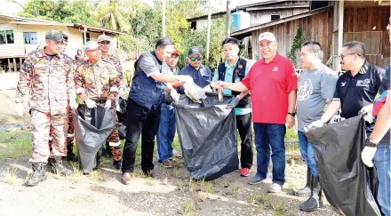  ??  ?? SAPAWI songowian Ahmad om Matbali uminampai ngawi minomorisa bogian lamin mogigion.