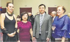  ??  ?? Asistieron. Eliza Bayo; Ou Jianhong, embajadora de República Popular de China; Huang Kunyn, consejero político de la embajada de República Popular de China, y Astrid Oyarbide.