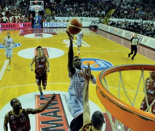  ??  ?? L’anticipo Si gioca alle 12 la sfida tra l’Umana Reyer e Pasta Regia Caserta. Venezia ha chiesto l’anticipo per rientrare in giornata e poter preparare al meglio il quarto di Champion con il Pinar