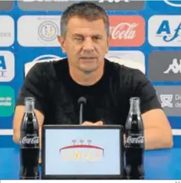  ?? E.S. ?? Jovan Stankovic, entrenador del San Fernando, en una rueda de prensa.