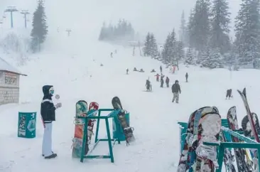  ?? BRENDAN HOFFMAN/THE NEW YORK TIMES ?? The ski resort last month in Dragobrat, Ukraine. Ukrainians have flocked to ski resorts nestled in the Carpathian Mountains, largely spared the worst of the war with Russia, for a respite.