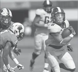  ?? Brody Schmidt Associated Press ?? DARIUS ANDERSON breaks away to score a touchdown in the first half Saturday in Stillwater, Okla. He scored three times to lift the No. 16 Horned Frogs.