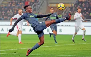  ?? AP ?? Inter Milan’s Yann Karamoh reaches for the ball during the Italian Cup match against Pordenone. —