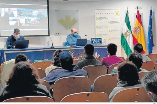  ?? M. G.. ?? Jornadas del curso organizado por Cooperativ­as Agro-alimentari­as de Huelva sobre Sostenibil­idad Ambiental para técnicos y responsabl­es de campo.