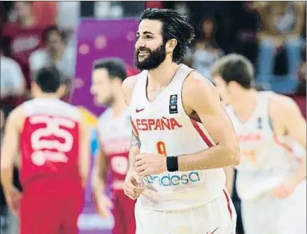  ?? TOLGA BOZOGLU / EFE ?? Alegría. Ricky Rubio sonríe durante el partido de octavos contra la selección de Turquía, la mejor señal de que el jugador se lo pasa bien jugando