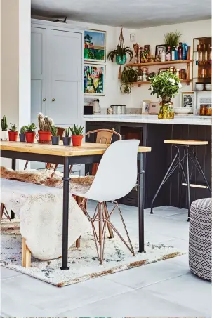  ??  ?? Dining table,
La Redoute. Dining chairs,
My Furniture
Above The front door hints at some of the colourful décor to come in the house.
Door painted in Victory Lane, Frenchic, and pink Rust-oleum paint. Wreath,
Olive & Roses