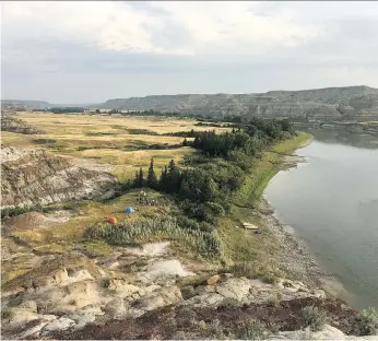  ?? IAN McKINNON/THE CANADIAN PRESS ?? The Red Deer River offers both invigorati­ng and relaxing paddling trips.