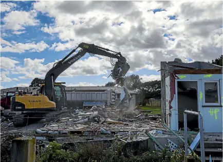  ?? PHOTOS: DAVID UNWIN/STUFF ?? Demolition is under way at the Papaioea Place flats in Palmerston North in preparatio­n for rebuilding.