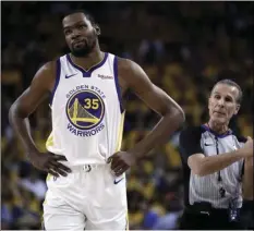  ?? AP PHOTO/BEN MARGOT ?? Golden State Warriors’ Kevin Durant (left) walks away from referee Ken Mauer during the first half of Game 5 of the team’s second-round NBA basketball playoff series against the Houston Rockets on May 8, 2019, in Oakland.