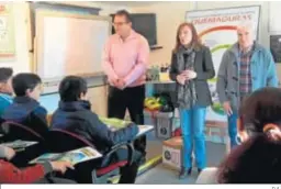  ?? D.A. ?? La delegada de Educación en una visita escolar.