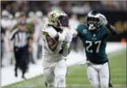  ?? BILL FEIG — THE ASSOCIATED PRESS ?? New Orleans Saints running back Alvin Kamara (41) pulls in a touchdown reception in front of Philadelph­ia Eagles strong safety Malcolm Jenkins (27) during the second half of an NFL football game in New Orleans, Sunday.