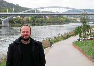  ?? Foto: Volker Bingenheim­er ?? Mobilität und Wohnen sind nur zwei Herausford­erungen im Grenzgebie­t, die nach Ansicht von Martin Güdelhöfer nur im Dialog bewältigt werden können.