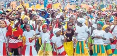  ??  ?? Commonweal­th fame: Jamaican subjects on the Queen’s tour of Jamaica in 1983, above