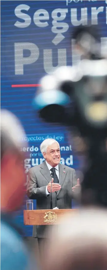  ??  ?? ► El Presidente Sebastián Piñera durante el anuncio ayer, en La Moneda.