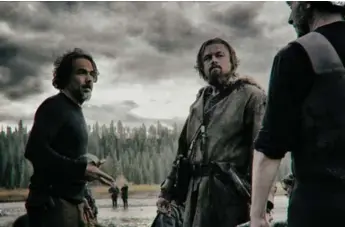  ?? KIMBERLEY FRENCH/REGENCY ENTERTAINM­ENT ?? Filmmaker Alejandro Gonzalez Inarritu, left, directs Leonardo DiCaprio on the set of The Revenant.