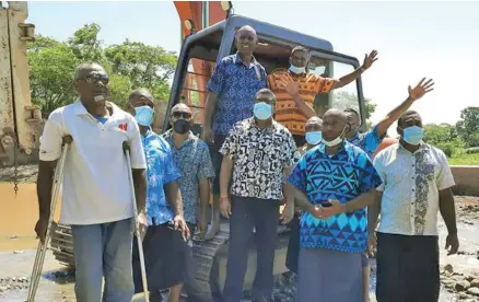  ?? River. Photo: DEPTFO News ?? Minister for Agricultur­e, Waterways, and Environmen­t, Mahendra Reddy (Fifth from left), with members of the public at the Nawaka