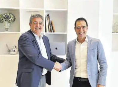  ?? EL PERIÓDICO ?? Juan José Moneo, director general de Bechtle direct España y Rafa Cayuela, responsabl­e de iDoo Tech.