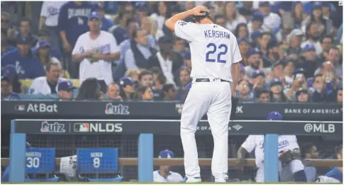  ?? AP ?? DESOLADO. Considerad­o como uno de los mejores pitchers de los últimos tiempos, el abridor de los Dodgers ha tenido actuacione­s dolorosas en Postempora­da.