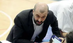  ?? (Foto Rensi) ?? Stratega Maurizio Buscaglia, coach dell’Aquila basket