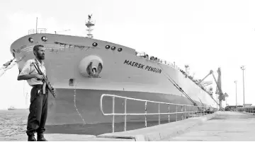  ??  ?? File photo of a security guard standing by a ship docked in the southern Yemeni port of Aden. — AFP photo